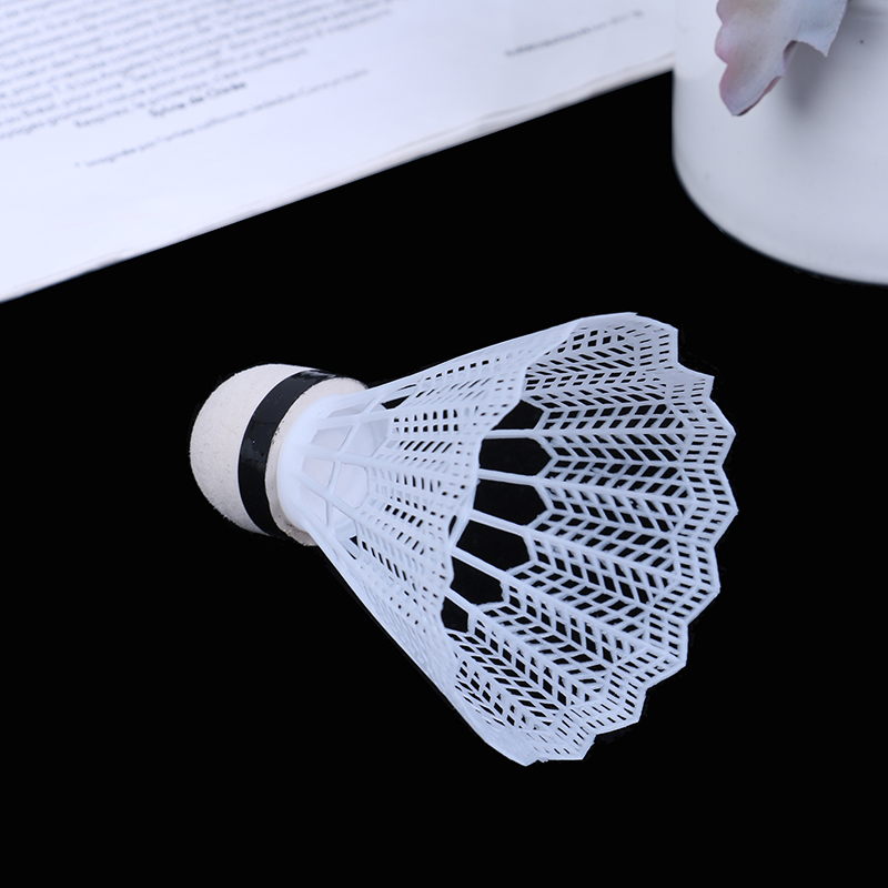 كرة الريشة البلاستيكية ، 12 ،  - مراجعة Feather Shuttlecock وسعره