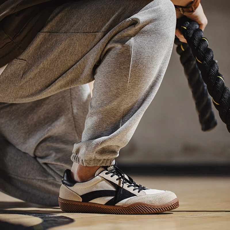 أحذية Maden Retro المرقعة الأل - مراجعة Badminton Shoes وسعره
